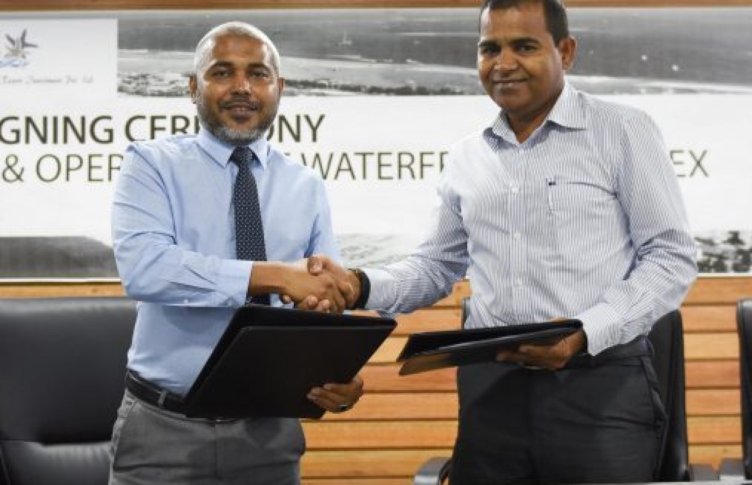 ހުޅުމާލޭގައި ދެ ބުރީގެ ޝޮޕިން ކޮމްޕްލެކްސް އެއް އެޅުމުގެ އެއްބަސްވުމުގައި ހުރަވަޅި ބީޗް ރިސޯޓް އިންވެސްޓްމަންޓާ އެކު އެޗްޑީސީން ސޮއިކުރުމަށް ފަހު އެއްބަސްވުން ބަދަލުކުރައްވަނީ.---އެޗްޑީސީ ފޮޓޯ