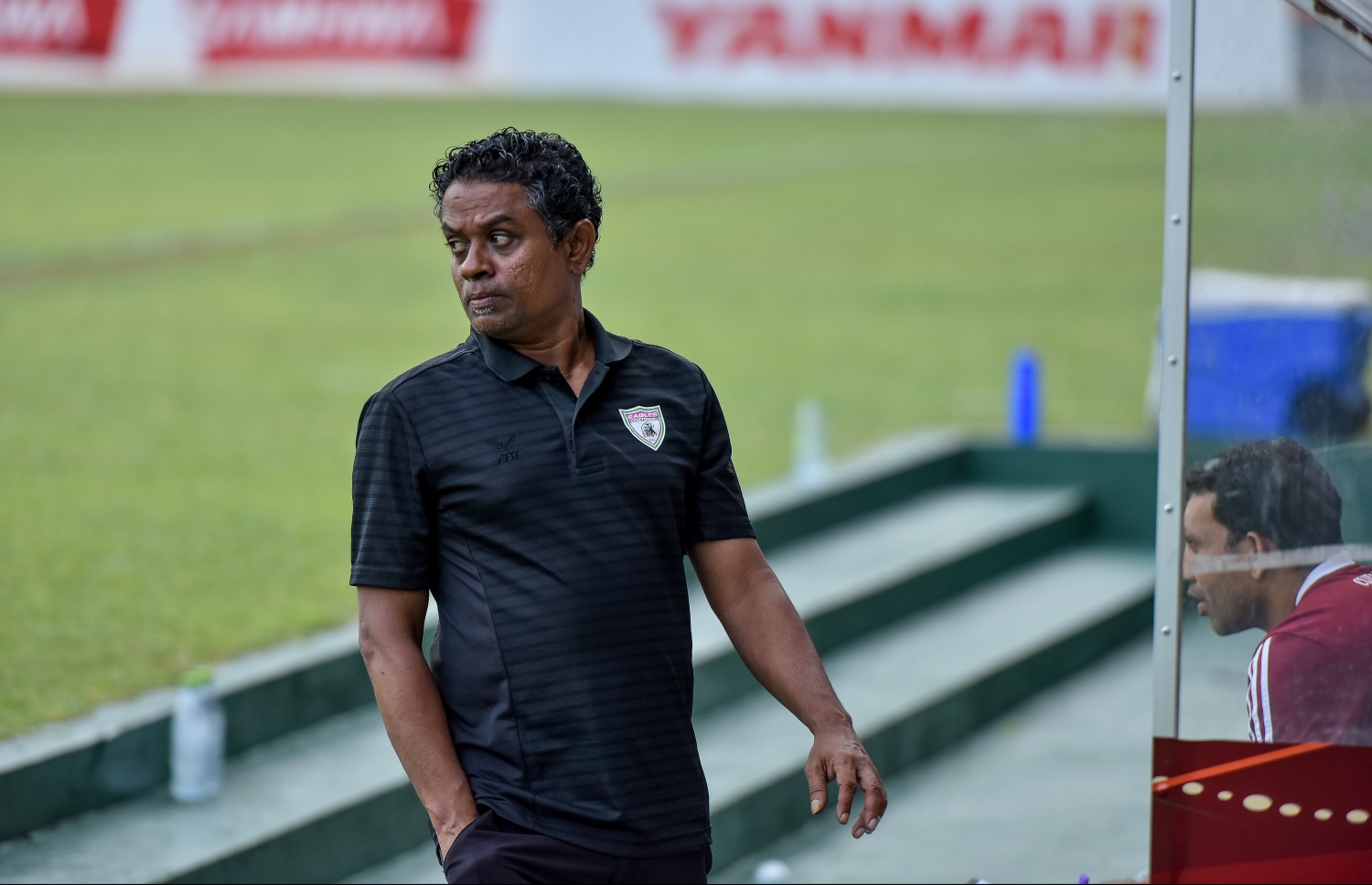 2017 ވަނަ އަހަރުގެ ލީގުގެ މެޗެއްގެ ތެރެއިން ސާންތީ: އޭނާ ދެން ފެންނާނީ ޔުނައިޓެޑް ވިކްޓްރީގެ ބެންޗުން.-- ފޮޓޯ: ނިޝާން އަލީ/ މިހާރު