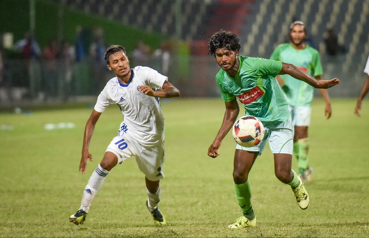 ގްރީން ސްޓްރީޓްސްގެ ހަސީބު (ކ) ކައިރިން ނިއުގެ ހަމްޕު ބޯޅަ ހިފައިގެންދާން މަސައްކަތްކުރަނީ.-- ފޮޓޯ: ނިޝާން އަލީ/ މިހާރު