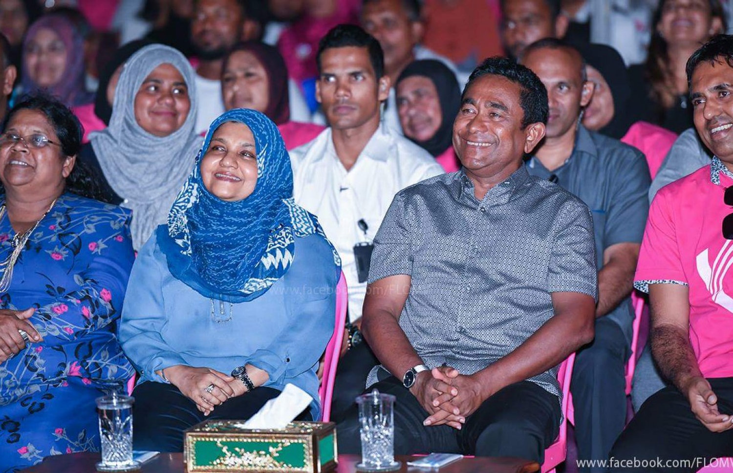 ޕީޕީއެމުން މާލޭ ސިޓީ ކައުންސިލްގެ އިންތިޚާބަށް ވާދަކުރާ ކެންޑިޑޭޓުންގެ ކެމްޕެއިން ހަރަކާތުގައި ރައީސް ޔާމީންގެ ދެކަނބަލުން މިރޭ ބައިވެރިވެވަޑައިގަންނަވަނީ.---ފޮޓޯ: ޕީޕީއެމް