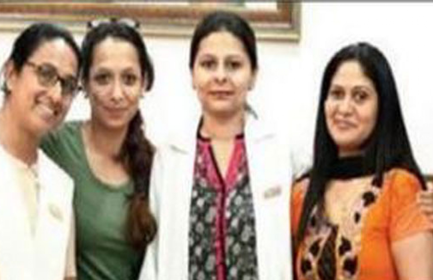 އީމާން ގެ ޚިދުމަތުގައި މަސައްކަތްކުރި ބައެއް ޑޮކްޓަރުންނާއި ނަރުހުން