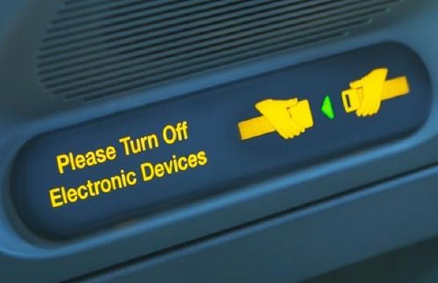 މަތިންދާބޯޓު ނައްޓާލުމުގެ ކުރިން އިލެކްޓްރޯނިކް އާލާތްތައް ނިއްވާލަން ޕައިލެޓް އެދެނީ ދަތުރުވެރިންނާއި ފަޅުވެރިންގެ ރައްކާތެރިކަމަށް އަދި ޕައިލެޓް ދޭ އިރުޝާދުތަކަށް ސަމާލުވެ ތިބުމަށް