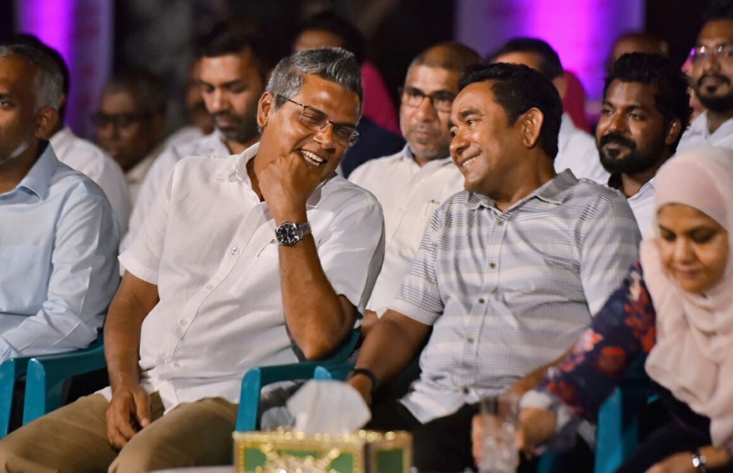 ޕީޕީއެމުން މިރޭ ބާއްވާ ޖަލްސާގައި ރައީސް އަބްދުﷲ ޔާމީނާއި މަޖިލިހުގެ ނައިބު ރައީސް ރީކޯ މޫސާ މަނިކު ބައިވެރިވެވަޑައިގަންނަވަނީ. - ފޮޓޯ: ހުސެއިން ވަހީދު/ މިހާރު