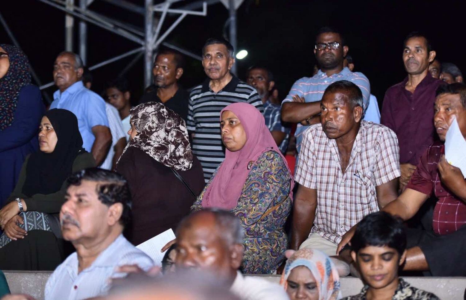 މާލެ: މޭ 4، 2017- ލޯކަލް ކައުންސިލްތަކުގެ އިންތިޚާބުގެ ކެމްޕެއިނާ ގުޅިގެން އިދިކޮޅު އެމްޑީޕީން މާލޭގައި ބޭއްވި ފަހު ޖަލްސާގެ ތެރެއިން.---މިހާރު ފޮޓޯ: ނިޝާން އަލީ