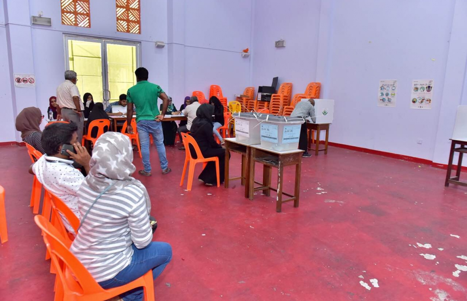 މާލެ: މޭ 6، 2017: ލޯކަލް ކައުންސިލް އިންތިހާބުގައި ވޯޓުލުން ކުރިއަށްދަނީ.-- ފޮޓޯ: ނިޝާން އަލީ/ މިހާރު