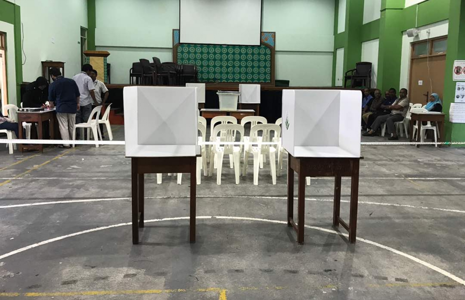 މާލެ: މޭ 6، 2017: ލޯކަލް ކައުންސިލް އިންތިހާބުގައި ވޯޓު ފާހަގަ ޖަހަން ހަދާފައިވާ ގޮޅި.-- ފޮޓޯ: އަބްދުﷲ ޖަމީލް/ މިހާރު