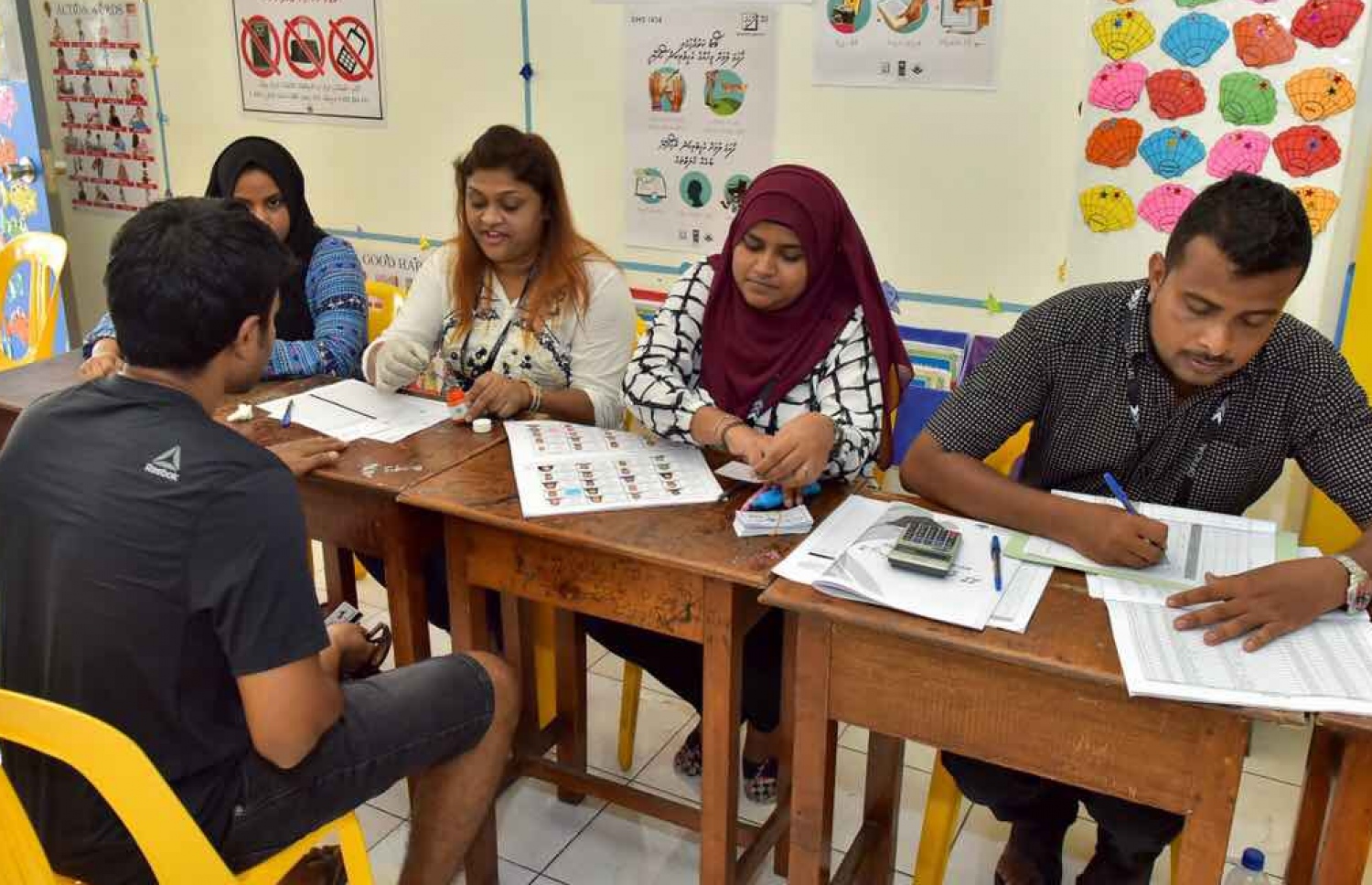 ކައުންސިލް އިންތިހާބުގައި މީހަކު މިއަދު ވޯޓު ލާން ތައްޔާރު ވަނީ -- ފޮޓޯ: ނިޝާން އަލީ/ މިހާރު