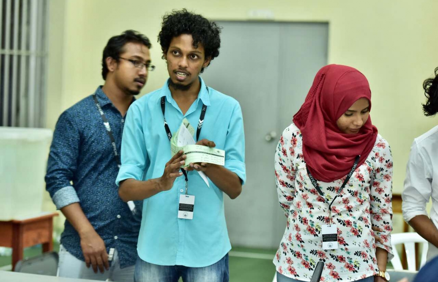 ލޯކަލް އިންތިޚާބުގެ ވޯޓު ގުނަން ފެށުން