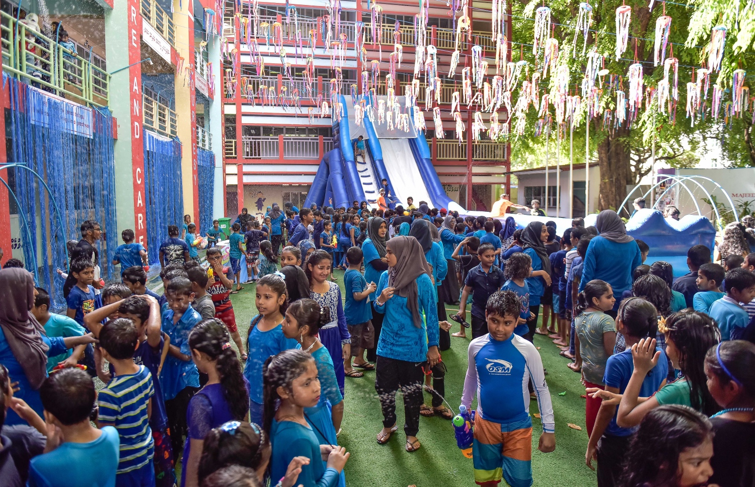 މާލެ: މެއި 10، 2017: މަޖީދިއްޔާ ސްކޫލުގައި ކުޑަކުދިންގެ ދުވަސް ފާހަގަ ކުރުމުގު ގޮތުން މިއަދު ހިންގި ބެއެއް ހަރަކާތްތައް --. ފޮޓޯ:ނިޝާން އަލީ/މިހާރު