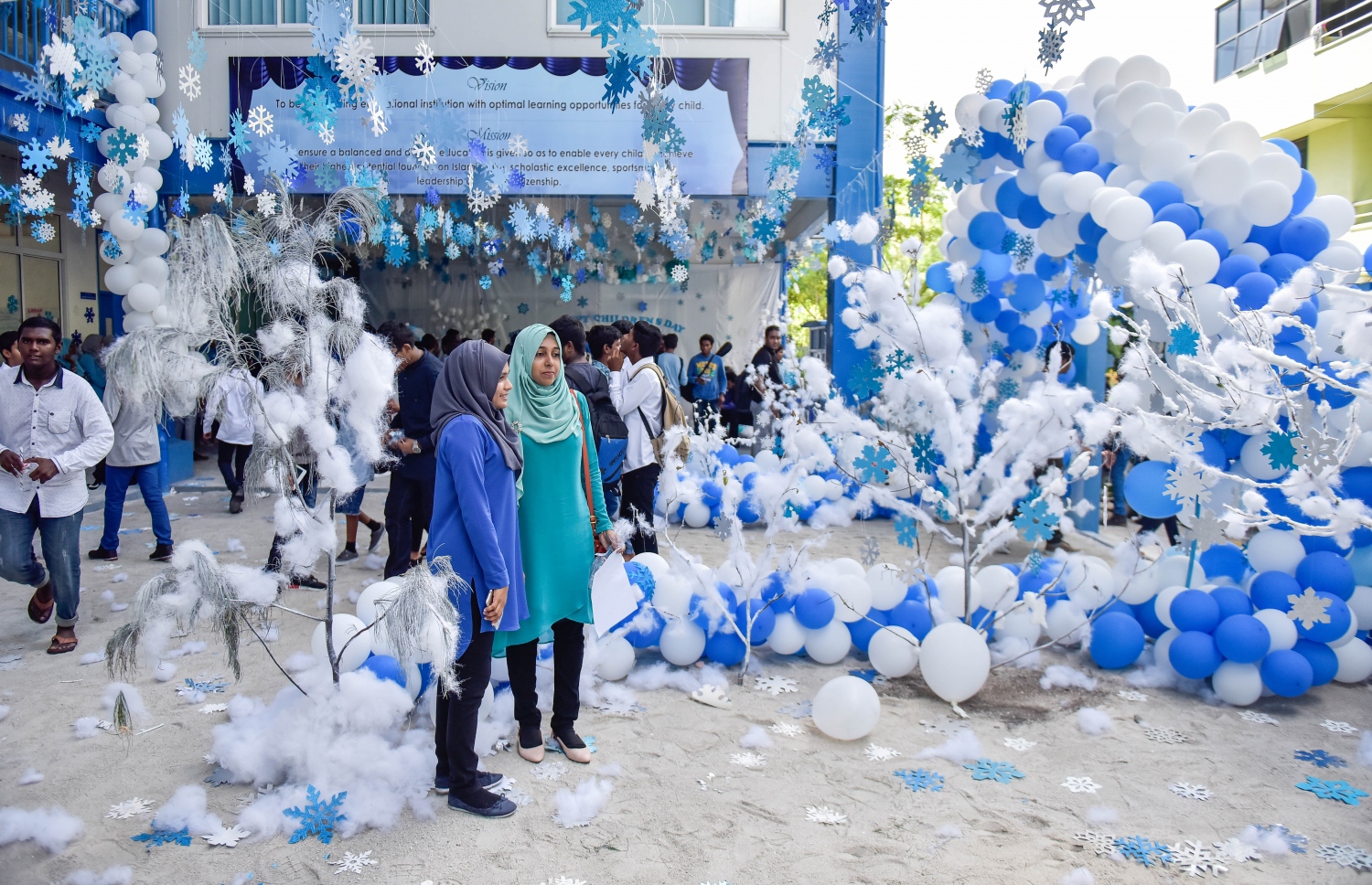 މާލެ: މެއި 10، 2017: ދަރުމަވަންތަ ސްކޫލުގައި ކުޑަކުދިންގެ ދުވަސް ފާހަގަ ކުރުމުގު ގޮތުން މިއަދު ހިންގި ބެއެއް ހަރަކާތްތައް --. ފޮޓޯ:ނިޝާން އަލީ/މިހާރު