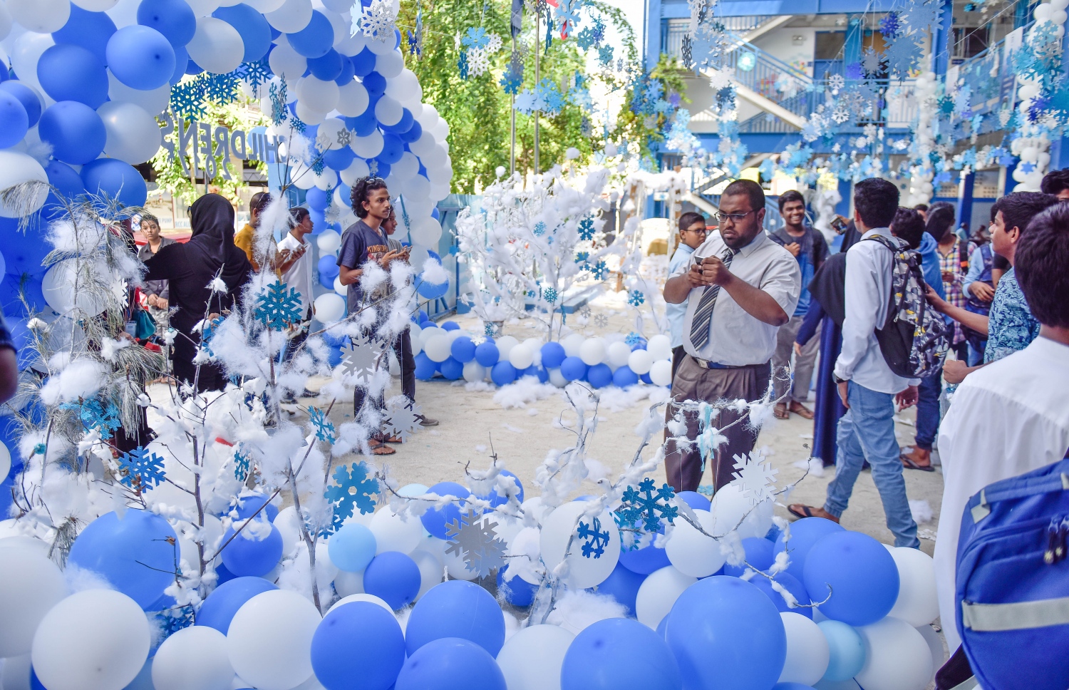 މާލެ: މެއި 10، 2017: ދަރުމަވަންތަ ސްކޫލުގައި ކުޑަކުދިންގެ ދުވަސް ފާހަގަ ކުރުމުގު ގޮތުން މިއަދު ހިންގި ބެއެއް ހަރަކާތްތައް --. ފޮޓޯ:ނިޝާން އަލީ/މިހާރު