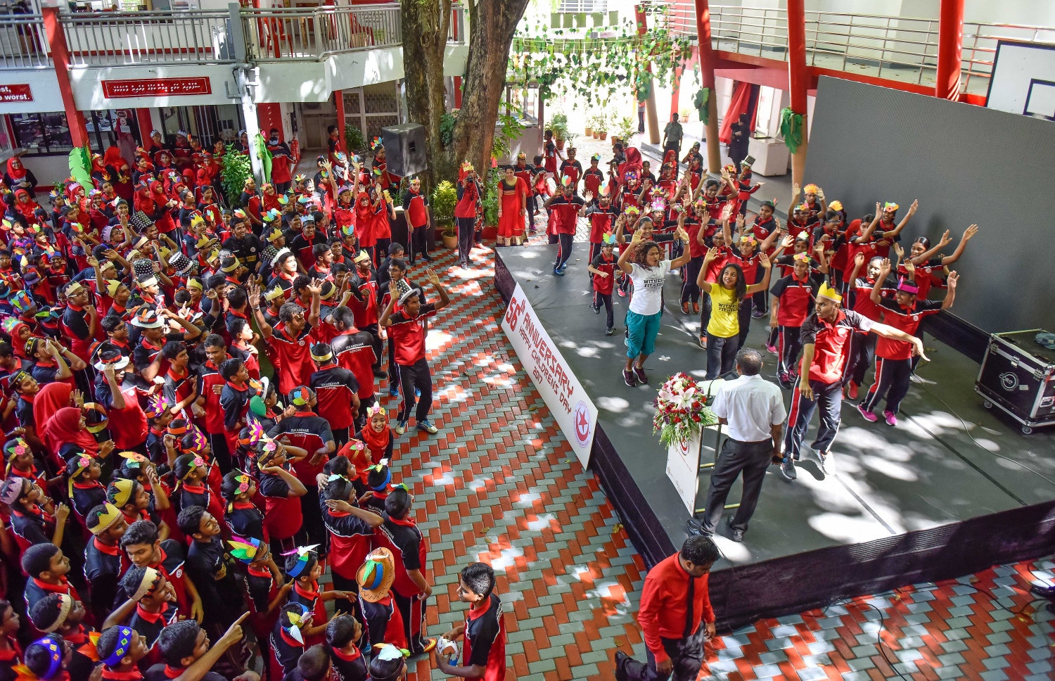 މާލެ: މެއި 10، 2017: އިސްކަންދަރު ސްކޫލުގައި ކުޑަކުދިންގެ ދުވަސް ފާހަގަ ކުރުމުގު ގޮތުން މިއަދު ހިންގި ބެއެއް ހަރަކާތްތައް  --. ފޮޓޯ:ނިޝާން އަލީ/މިހާރު