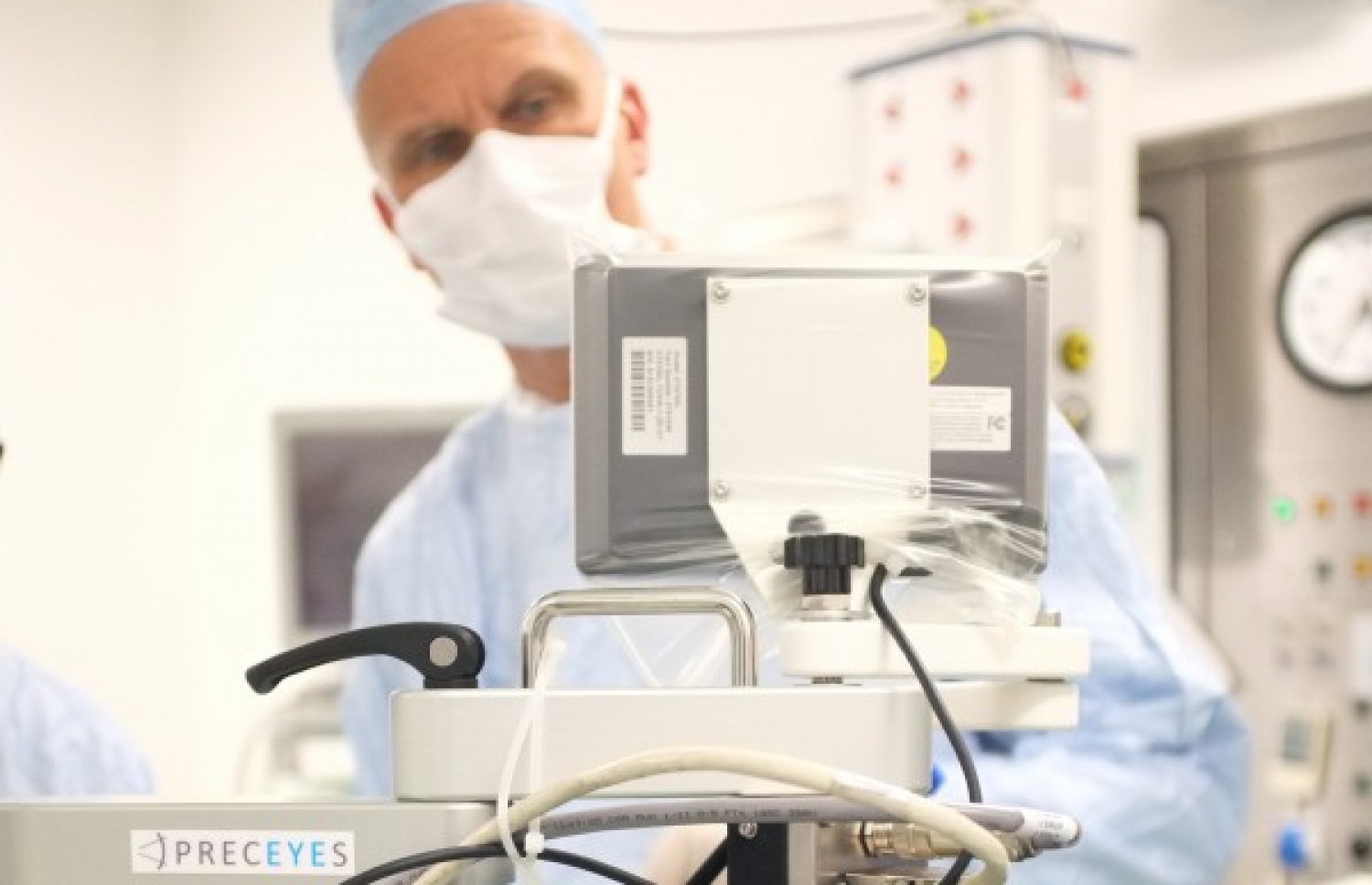 ރޮބޮޓް ބޭނުންކޮށްގެން ކާމިޔާބުކަމާ އެކު ލޮލުގެ ނާޒުކު އޮޕަރޭޝަނެއް ވަނީ ކޮށްފައި