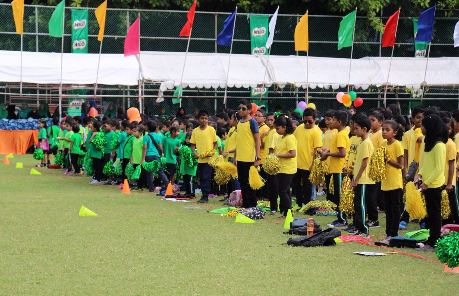 ކުޑަކުދިންގެ ދުވަސް ފާހަގަކުރަން އަމީނިއްޔާ ސްކޫލުން ހެންވޭރު ދަނޑުގައި ބޭއްވި ހަރަކާތުގައި ދަރިވަރުން ބައިވެރިވަނީ.-- ފޮޓޯ: އަމީނިއްޔާ ސްކޫލް