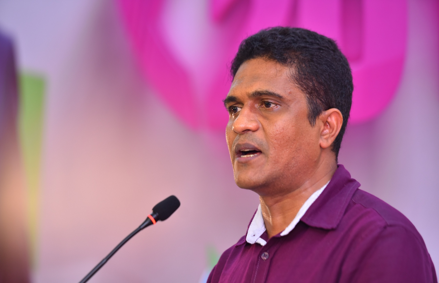 މާލެ، މޭ 14، 2017- ޕީޕީއެމް ކޯލިޝަނުން އެމްޑީއޭގެ ޖަގަހައިގައި ބޭއްވި ޖަލްސާގައި އެ ޕާޓީގެ ޕާލަމެންޓްރީ ގުރޫޕުގެ ލީޑަރު އަހުމަދު ނިހާން ވާހަކަ ދައްކަވަނީ.---މިހާރު ފޮޓޯ: ހުސެއިން ވަހީދު