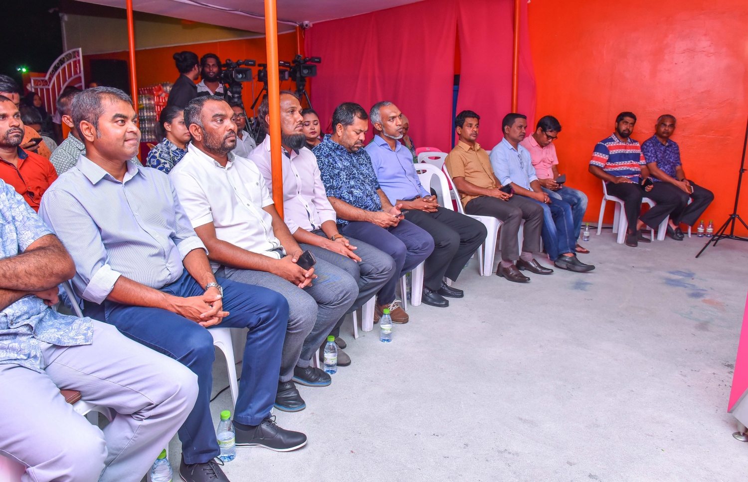 މާލެ، މޭ 16، 2017- ޕީޕީއެމްގެ ކޯލިޝަނުން އެމްޑީއޭގެ ޖަގަހައިގައި ބޭއްވި ޖަލްސާގެ ތެރެއިން.---މިހާރު ފޮޓޯ: ހުސެއިން ވަހީދު