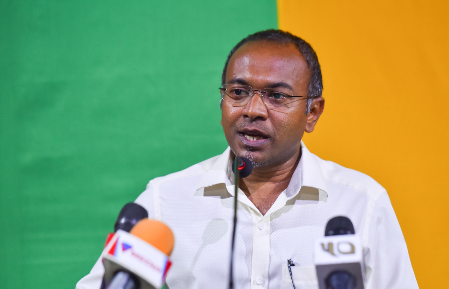 މާލެ، މޭ 16، 2017- އިދިކޮޅު ކޯލިޝަނުން އެމްޑީޕީގެ ހަރުގޭގައި ބޭއްވި ޖަލްސާގައި އެ ޕާޓީގެ ޗެއާޕާސަން ހަސަން ލަތީފު ވާހަކަ ދައްކަވަނީ.---މިހާރު ފޮޓޯ: ހުސެއިން ވަހީދު