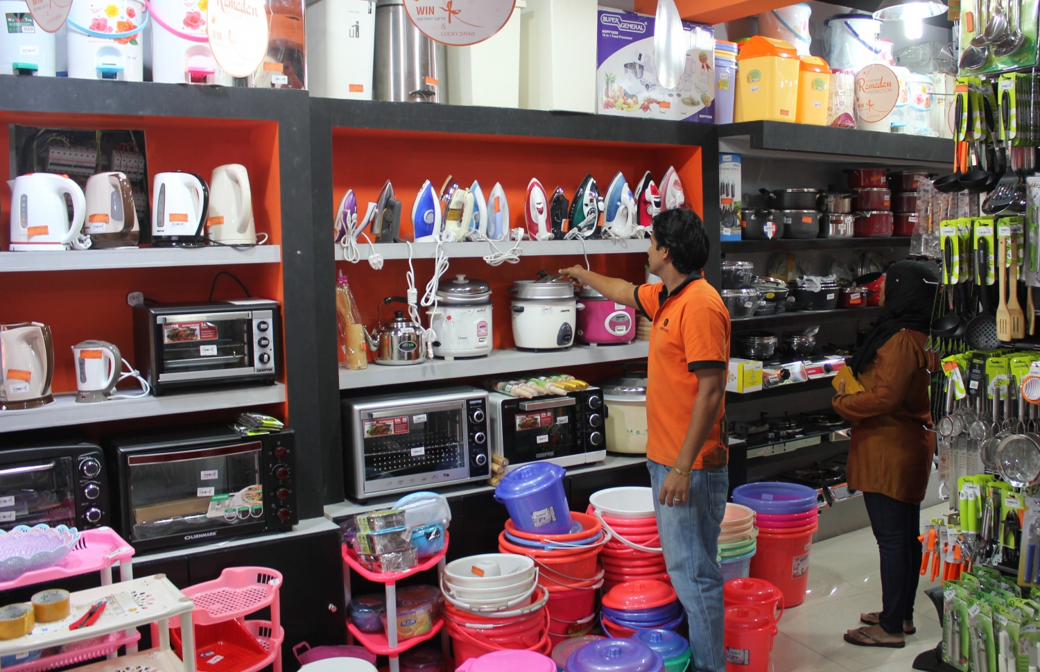 އޭއެޗް ބްރަދާސްގެ ރޯދަ ޕްރޮމޯޝަނުގައި 15-40 ޕަސަންޓް ޑިސްކައުޓް ލިބޭނެއެވެ.