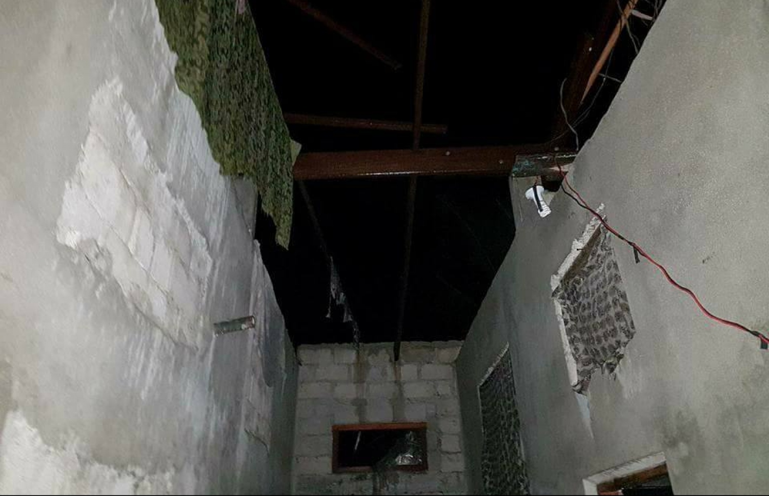 ހިތަދޫ ގެއެއްގެ ފުރާޅު އެއްލާލައިފައި: ބަައެއް ގޭގޭގެ މީހުން ރޭ ނިދީ އެހެން ގޭގޭގައި