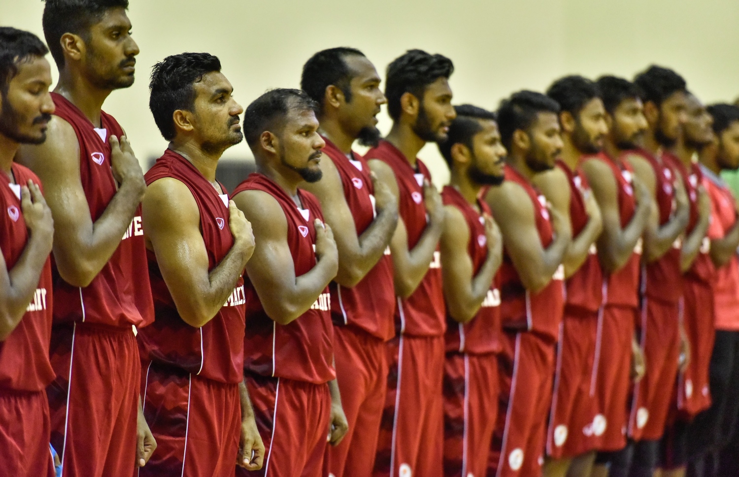 ގައުމީ ބާސްކެޓްބޯޅަ ޓީމުގެ ކުޅުންތެރިން ގައުމީ ސަލާމުގައި ބައިވެރިވަނީ. --ފޮޓޯ: ނިޝާން އަލީ/ މިހާރު