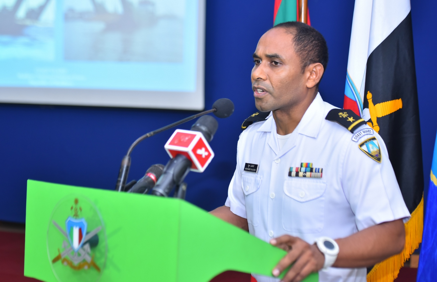 ކޯސްޓްގާޑްގެ ޕްރިންސިޕަލް ޑައިރެކްޓާ ސަލީމްވާހަކަ ދައްކަވަނީ: ދަތުރު ކުރާއިރު ދަތުރުގެ މައުލޫމާތު ހިއްސާކޮށްފައި ދަތުރު ކުރުމަށް އޭނާ އިލްތިމާސް ކުރެއްވި --މިހާރު ފޮޓޯ/ހުސައިން ވަހީދު