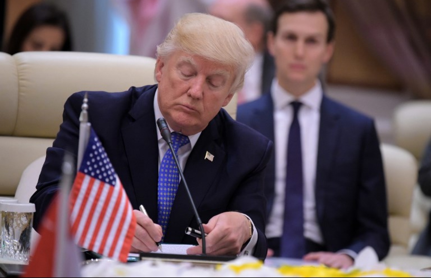 ސައުދީ އަރަބިއާ، ރިޔާޒް: މޭ 22، 2017: ގަލްފް ކޯޕަރޭޝަން ކައުންސިލް ބައްދަލުވުމުގައި އެމެރިކާގެ ރައީސް ޓްރަމްޕް (މ) ބައިވެރިވެ ވަޑައިގަންނަވަނީ.-- ފޮޓޯ: އޭއެފްޕީ