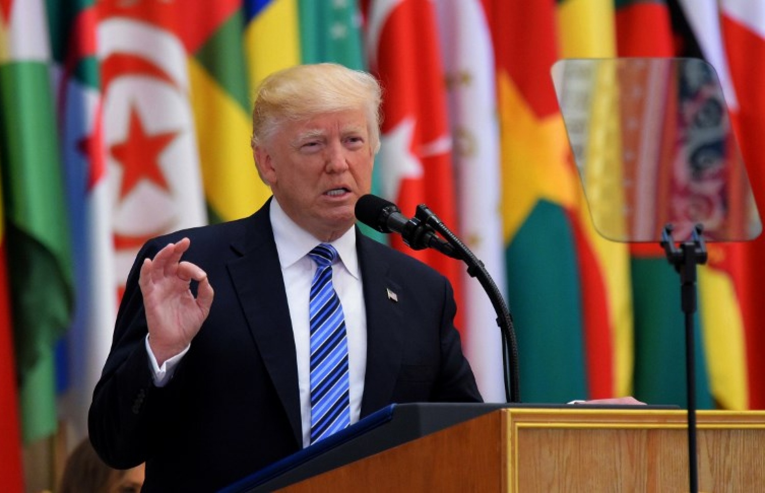 ސައުދީ އަރަބިއާ، ރިޔާޒް: މޭ 22، 2017: އަރަބް އިސްލާމިކް އެމެރިކަން ސަމިޓުގައި އެމެރިކާގެ ރައީސް ޓްރަމްޕް ވާހަކަ ދައްކަވަނީ.-- ފޮޓޯ: އޭއެފްޕީ