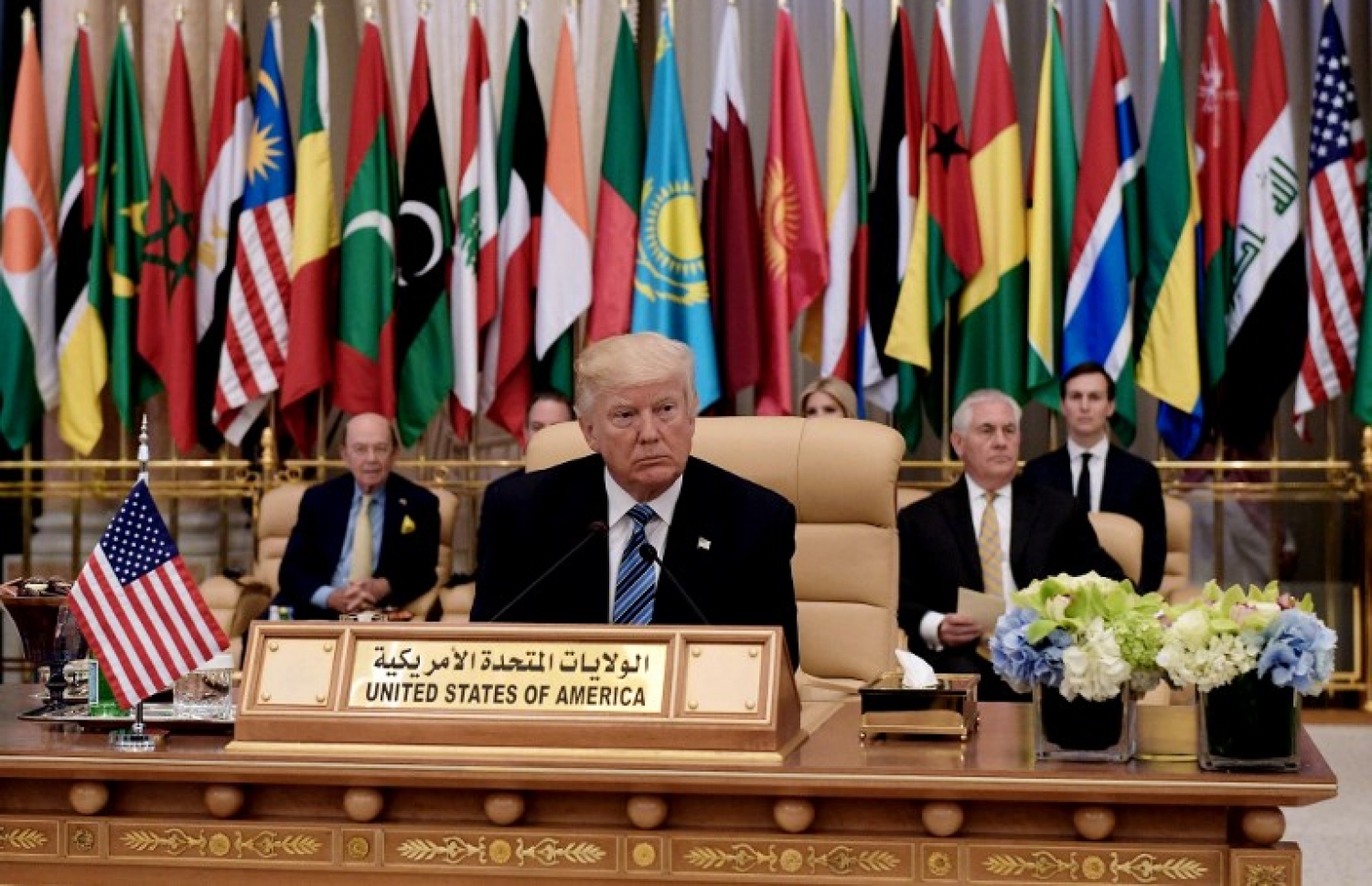 ސައުދީ އަރަބިއާ، ރިޔާޒް: މޭ 22، 2017: އަރަބް އިސްލާމިކް އެމެރިކަން ސަމިޓުގައި އެމެރިކާގެ ރައީސް ޓްރަމްޕް (މ) ބައިވެރިވެ ވަޑައިގަންނަވަނީ.-- ފޮޓޯ: އޭއެފްޕީ