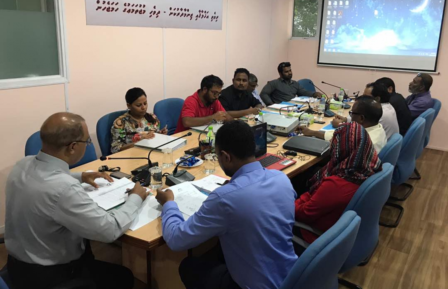 މީޑިއާ ކައުންސިލްގެ ބައްދަލުވުމެއްގެ ތެރެއިން-- އެމްއެމްސީ