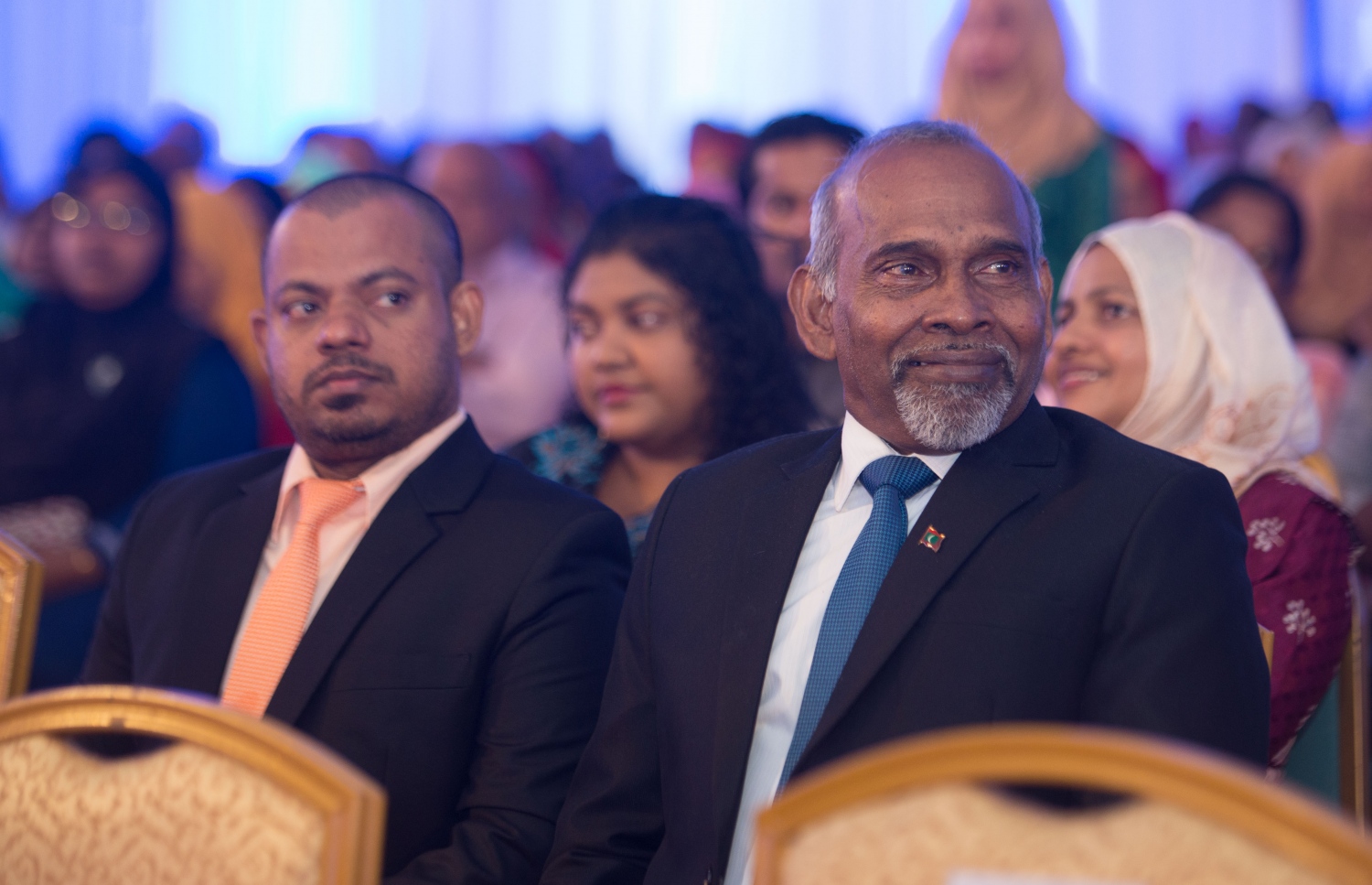 މާލެ: މޭ 22، 2017- އޭ ލެވެލްގެ ގަދަ 10 ގައި ހިމެނެނު ދަރިވަރުންނަށް އެވޯޑު ހަވާލުކުރުމަށް ބޭއްވި ހަފުލާގެ ތެރެއިން.--- ފޮޓޯ: ހުސެން ވަހީދު/ މިހާރު