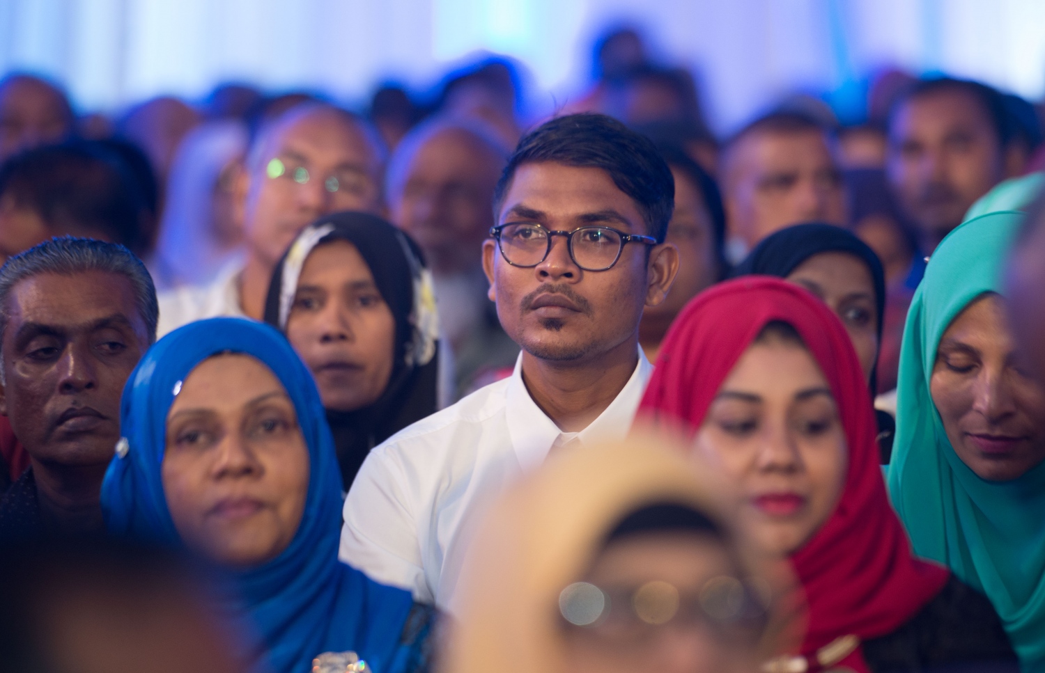 މާލެ: މޭ 22، 2017- އޭ ލެވެލްގެ ގަދަ 10 ގައި ހިމެނެނު ދަރިވަރުންނަށް އެވޯޑު ހަވާލުކުރުމަށް ބޭއްވި ހަފުލާގެ ތެރެއިން.--- ފޮޓޯ: ހުސެން ވަހީދު/ މިހާރު