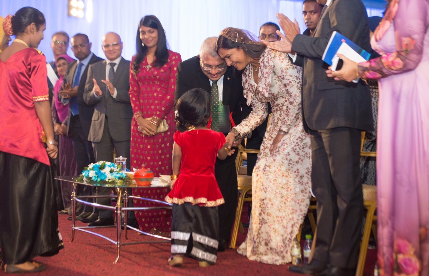 މާލެ: މޭ 22، 2017- އޭ ލެވެލްގެ ގަދަ 10 ގައި ހިމެނެނު ދަރިވަރުންނަށް އެވޯޑު ހަވާލުކުރުމަށް ބޭއްވި ހަފުލާގެ ތެރެއިން.--- ފޮޓޯ: ހުސެން ވަހީދު/ މިހާރު