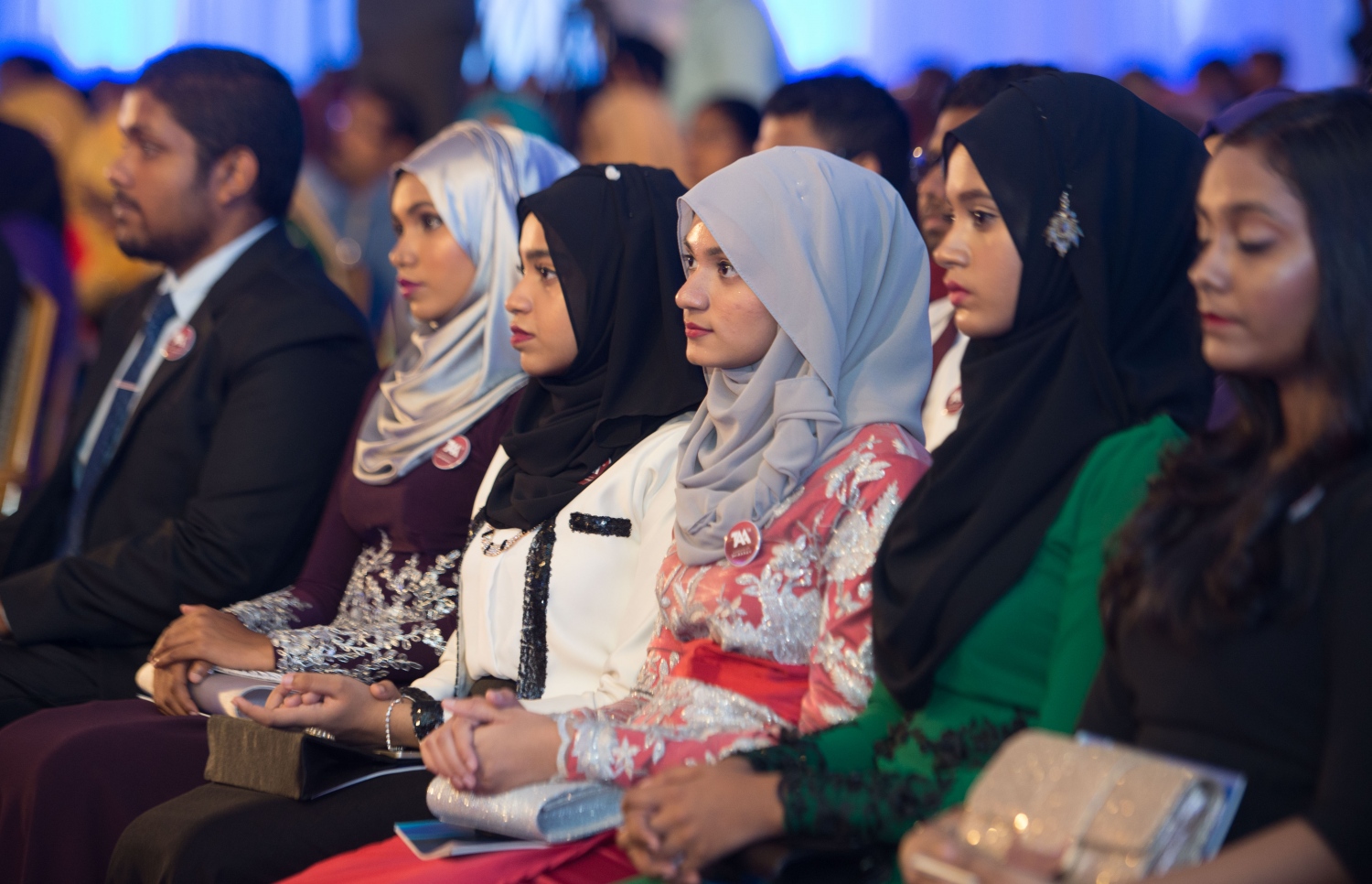 މާލެ: މޭ 22، 2017- އޭ ލެވެލްގެ ގަދަ 10 ގައި ހިމެނެނު ދަރިވަރުންނަށް އެވޯޑު ހަވާލުކުރުމަށް ބޭއްވި ހަފުލާގައި، އިނާމު ލިބުނު ބައެއް ދަރިވަރުން.--- ފޮޓޯ: ހުސެން ވަހީދު/ މިހާރު