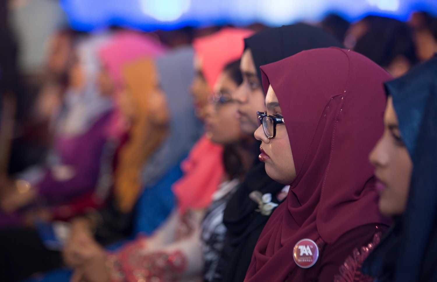 މާލެ: މޭ 22، 2017- އޭ ލެވެލްގެ ގަދަ 10 ގައި ހިމެނެނު ދަރިވަރުންނަށް އެވޯޑު ހަވާލުކުރުމަށް ބޭއްވި ހަފުލާގައި، އިނާމު ލިބުނު ބައެއް ދަރިވަރުން ބައިވެރިވަނީ.--- ފޮޓޯ: ހުސެން ވަހީދު/ މިހާރު