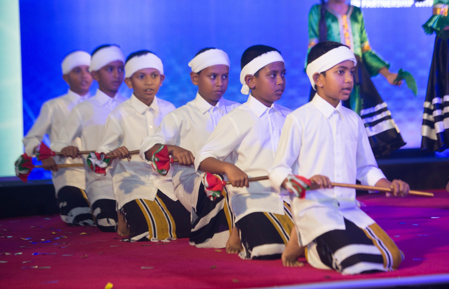 މާލެ: މޭ 22، 2017- އޭ ލެވެލްގެ ގަދަ 10 ގައި ހިމެނެނު ދަރިވަރުންނަށް އިނާމު ދިނުމަށް ބޭއްވި ހަފުލާގައި މުނިފޫހިފިލުވުމުގެ އައިޓަމެއް ހުށަހަޅަނީ.---މިހާރު ފޮޓޯ: ހުސެއިން ވަހީދު