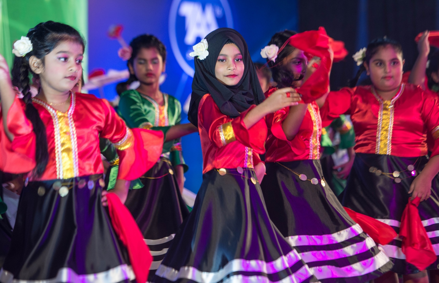 މާލެ: މޭ 22، 2017- އޭ ލެވެލްގެ ގަދަ 10 ގައި ހިމެނެނު ދަރިވަރުންނަށް އިނާމު ދިނުމަށް ބޭއްވި ހަފުލާގައި މުނިފޫހިފިލުވުމުގެ އައިޓަމެއް ހުށަހަޅަނީ.---މިހާރު ފޮޓޯ: ހުސެއިން ވަހީދު