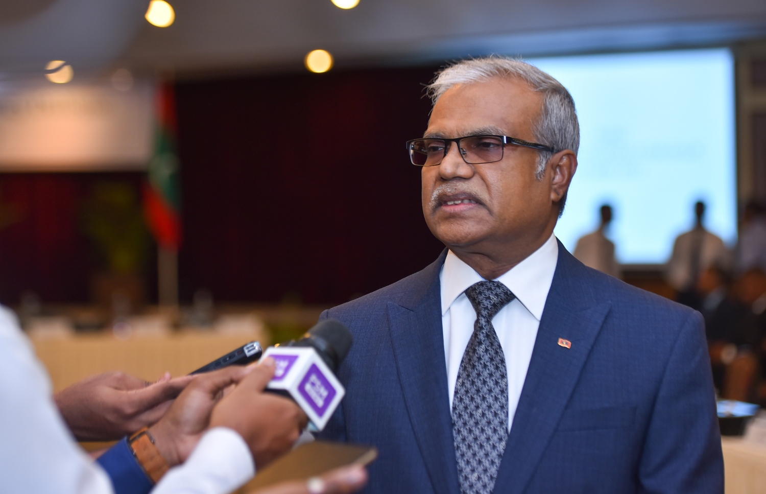 މަޝްވަރާ ބައްދަލުވުންތައް ފެށުމުގެ ކުރިން ފޮރިން މިނިސްޓަރު އާސިމް ނޫސްވެރިންނާ މިއަދު ވާހަކަ ދައްކަވަނީ.--- ފޮޓޯ: ހުސެއިން ވަހީދު/ މިހާރު