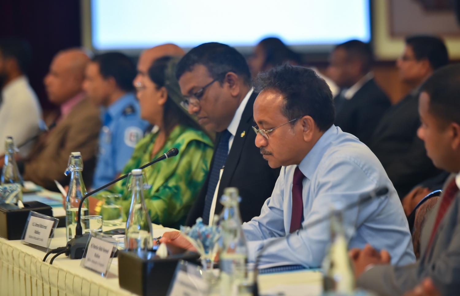 ރާއްޖެ-އީޔޫގެ މަޝްވަރާ ބައްދަލުވުމުގައި ބައިވެރިވާ ދިވެހި ބައެއް ސަފީރުން.---މިހާރު ފޮޓޯ: ހުސެއިން ވަހީދު