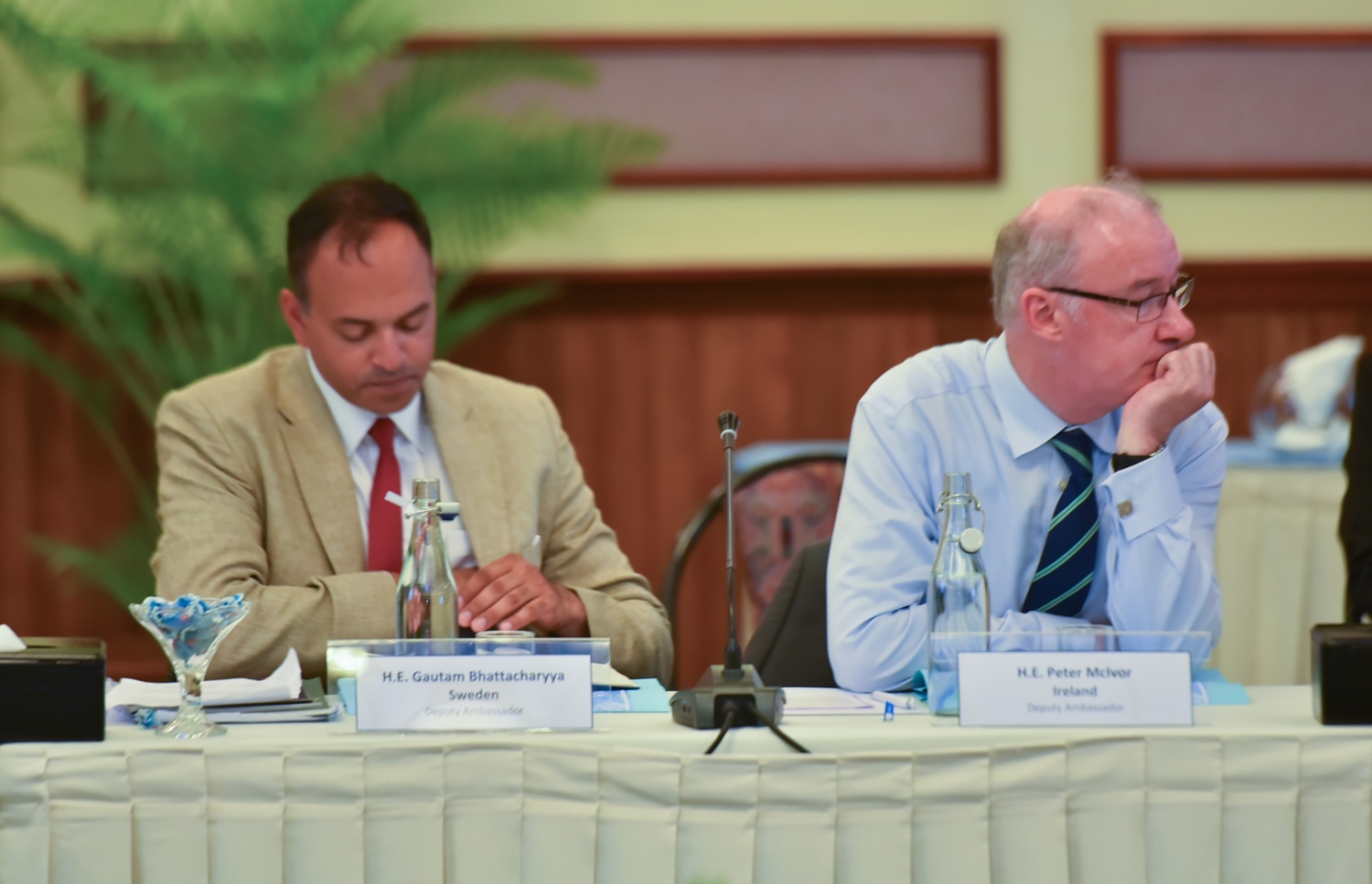 ބަނޑޮސް ރިސޯޓުގައި އިއްޔެ ބޭއްވި މަޝްވަރާ ބައްދަލުވުން. - ފޮޓޯ: ހުސެއިން ވަހީދު/ މިހާރު