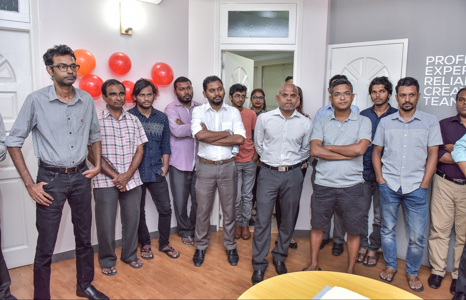 މާލެ: 24 މެއި 2017- "މިހާރު" އެއް އަހަރު ފުރުމުގެ މުނާސަބަތުގައި އެ މީޑިއާގެ މުވައްޒަފުން ބޭއްވި ކުޑަ ހަފުލާއެއްގެ ތެރެއިން.