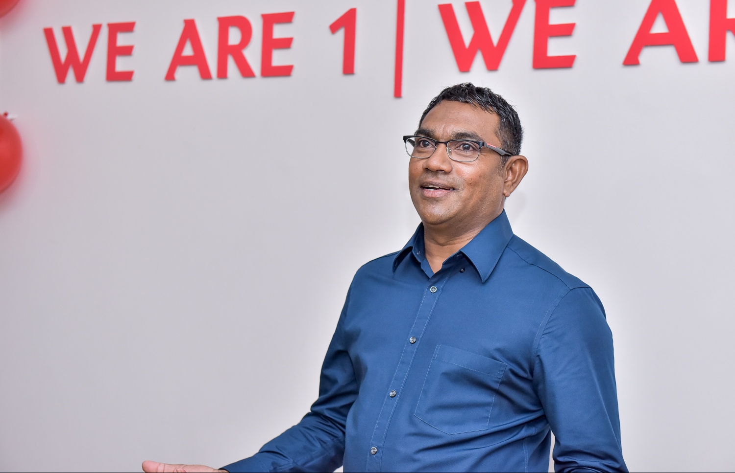 މާލެ: 24 މެއި 2017- "މިހާރު" އެއް އަހަރު ފުރުމުގެ މުނާސަބަތުގައި އެ މީޑިއާގެ މުވައްޒަފުން ބޭއްވި ކުޑަ ހަފުލާއެއްގައި، "މިހާރު" ގެ ސީއީއޯ ރިފްއަތު މުހައްމަދު ވާހަކަ ދައްކަވަނީ.