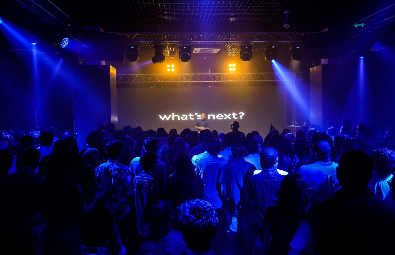 ދިރާގުގެ އާ ބްރޭންޑް ތައާރަފްކުރުމަށް ރޭ ބޭއްވި ހަފުލާގައި އެ ކުންފުނީގެ މުވައްޒަފުން ބައިވެރިވަނީ. ފޮޓޯ: ދިރާގު