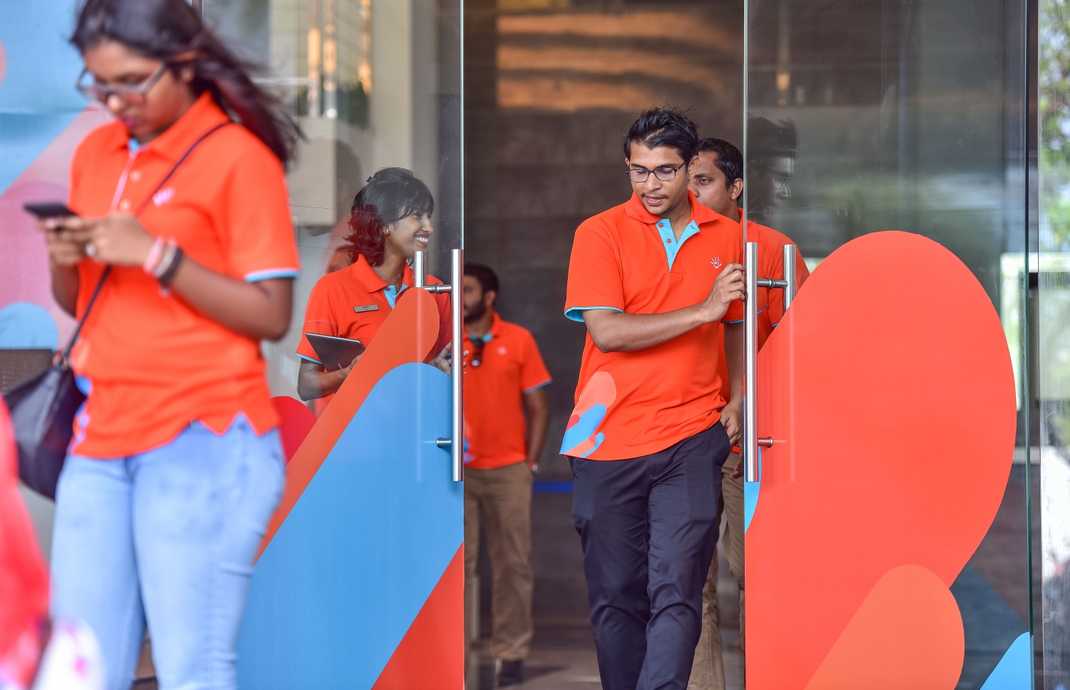 ދިރާގުގެ މުވައްޒަފުންތަކެއް ފޮޓޯ: ނިޝާން އަލީ/ މިހާރު