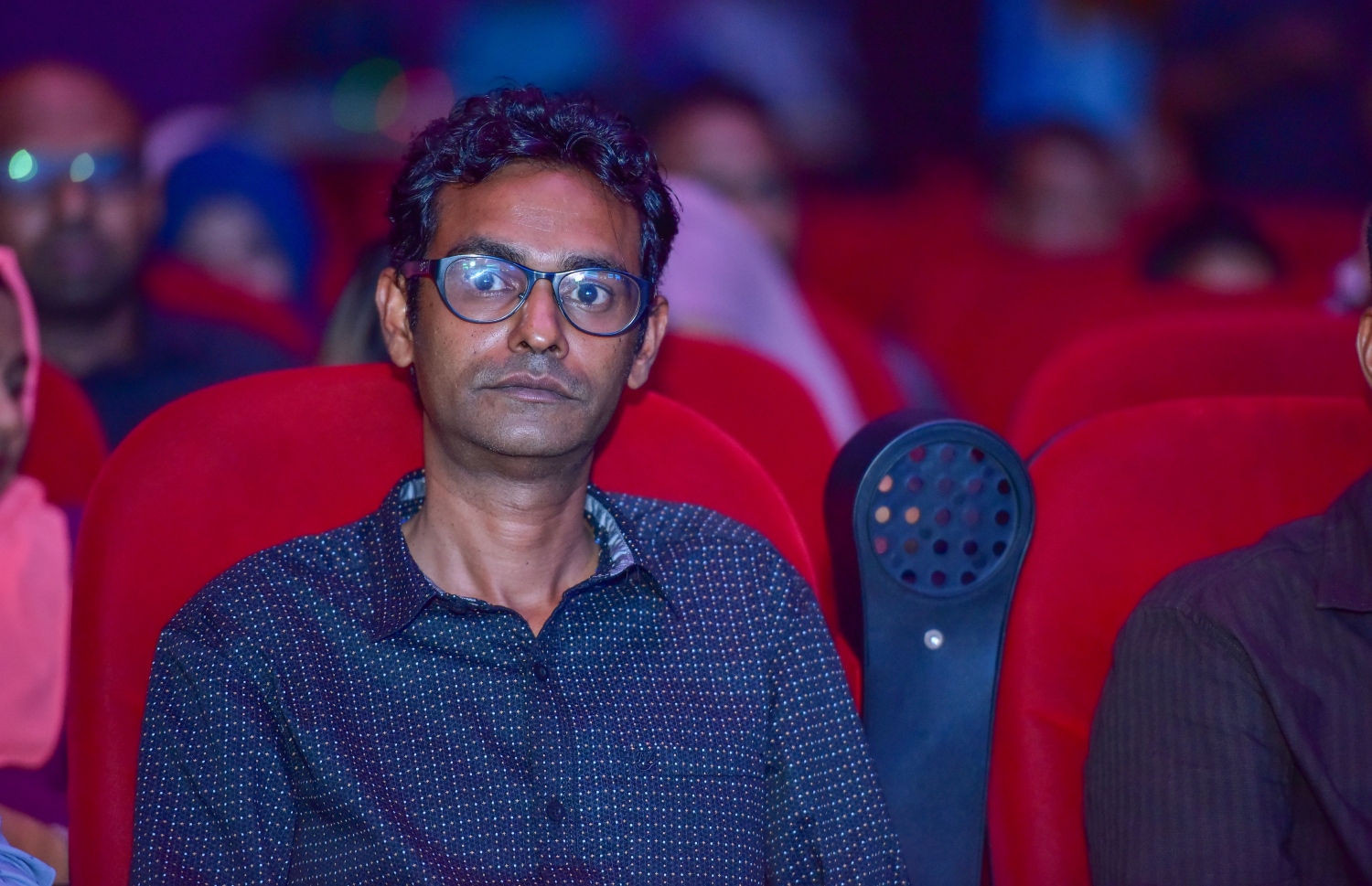 މާލެ: މޭ 25، 2017- "މިހާރު" ނޫހުގެ ލައިފް ސްޓައިލް މެގަޒިން "ދޯ" އަދި ވެބްސައިޓް އިފްތިތާހު ކުރުމަށް އޮލިމްޕަހުގައި ބޭއްވި ހާއްސަ ހަފްލާގައި "ދޯ" ގެ އެޑިޓަރު އިސްމާއިލް ނަސީރު ބައިވެރިވަނީ.---މިހާރު ފޮޓޯ: ނިޝާން އަލީ