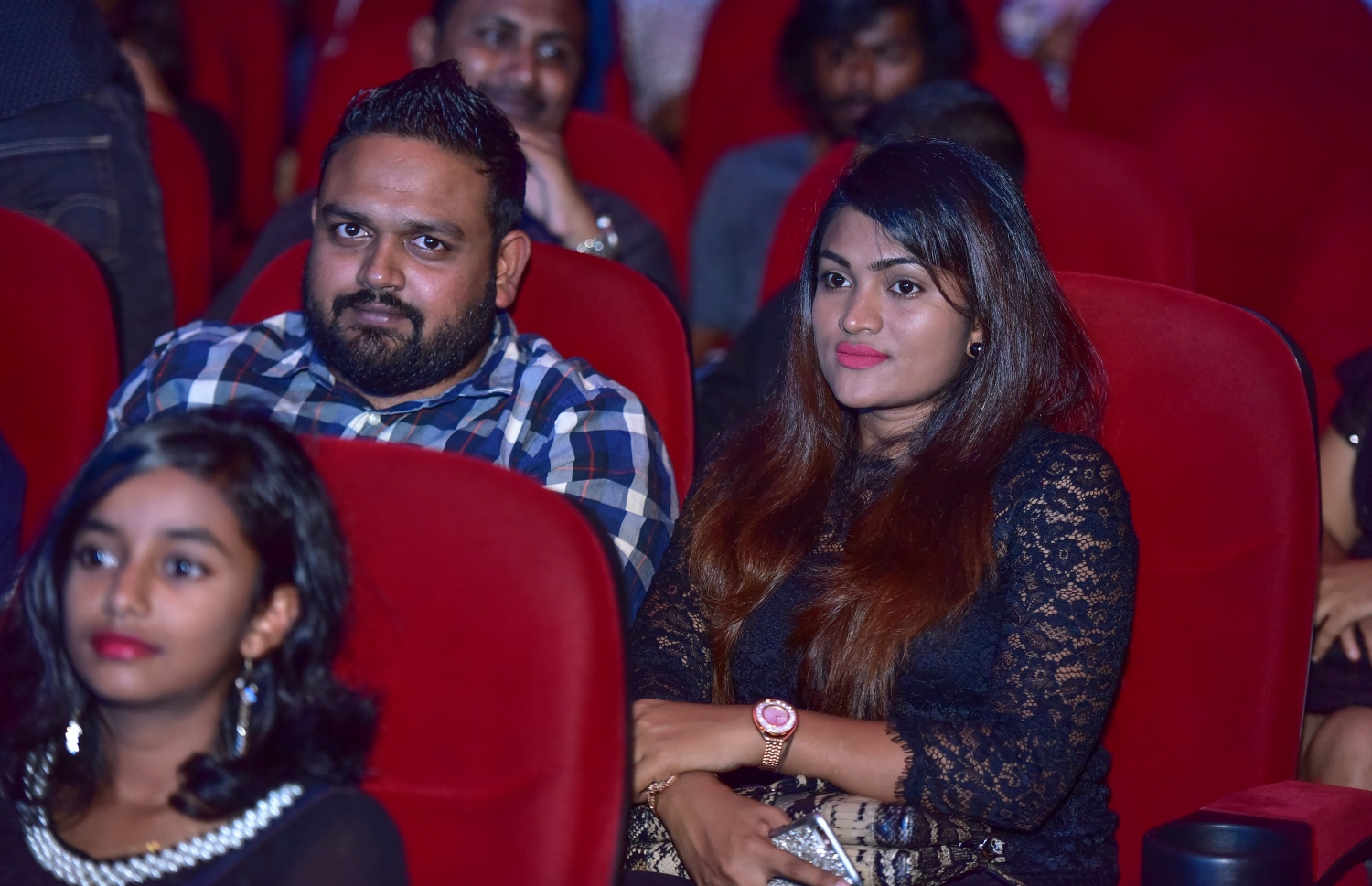 މާލެ: މޭ 25، 2017- "މިހާރު" ނޫހުގެ ލައިފް ސްޓައިލް މެގަޒިން "ދޯ" އަދި ވެބްސައިޓް އިފްތިތާހު ކުރުމަށް އޮލިމްޕަހުގައި ބޭއްވި ހާއްސަ ހަފްލާގައި ބައިވެރިވި ބައެއް މީހުން.---މިހާރު ފޮޓޯ: ނިޝާން އަލީ