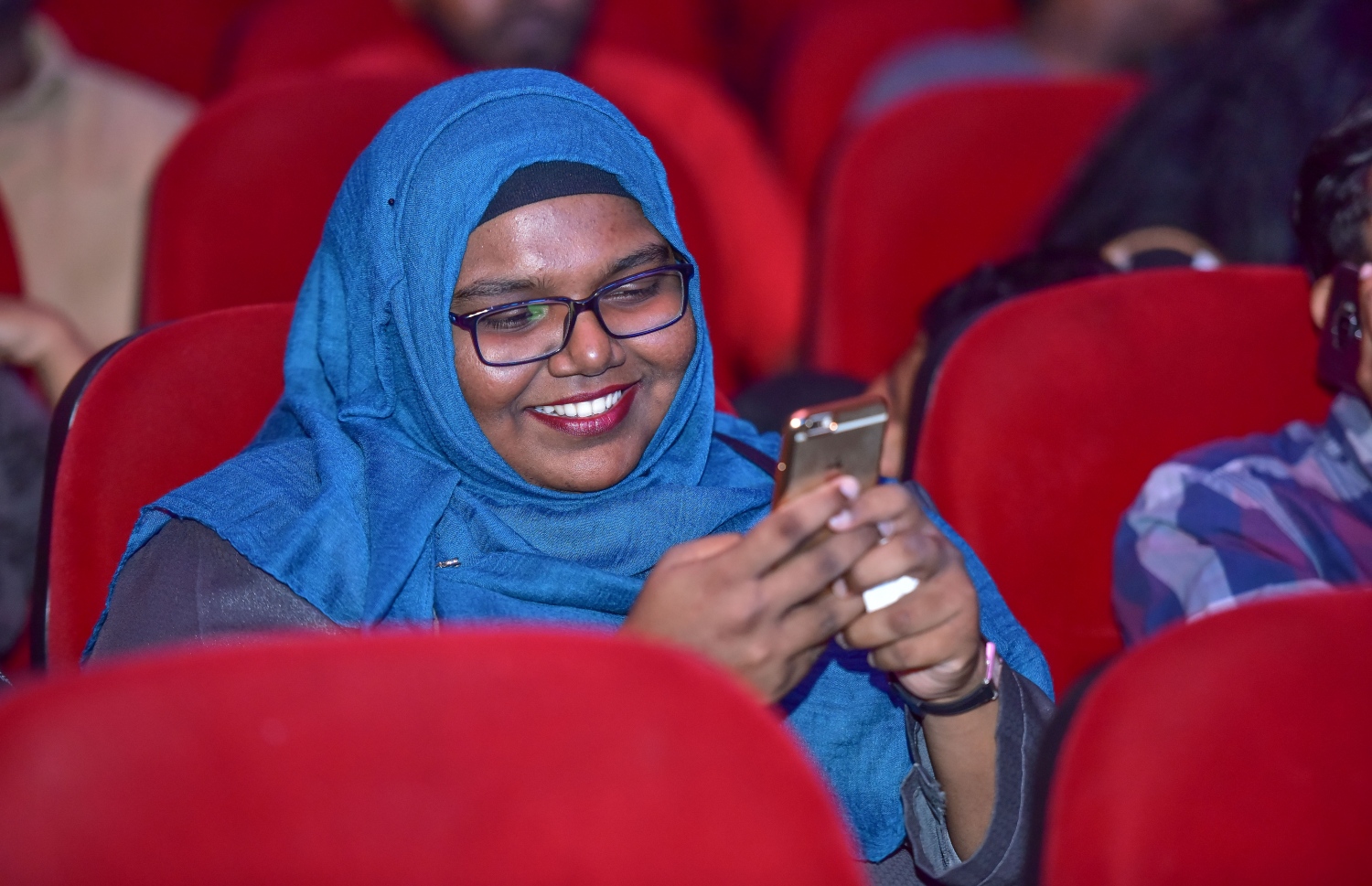 މާލެ: މޭ 25، 2017- "މިހާރު" ނޫހުގެ ލައިފް ސްޓައިލް މެގަޒިން "ދޯ" އަދި ވެބްސައިޓް އިފްތިތާހު ކުރުމަށް އޮލިމްޕަހުގައި ބޭއްވި ހާއްސަ ހަފްލާގައި ބައިވެރިވި ބައެއް މީހުން.---މިހާރު ފޮޓޯ: ނިޝާން އަލީ