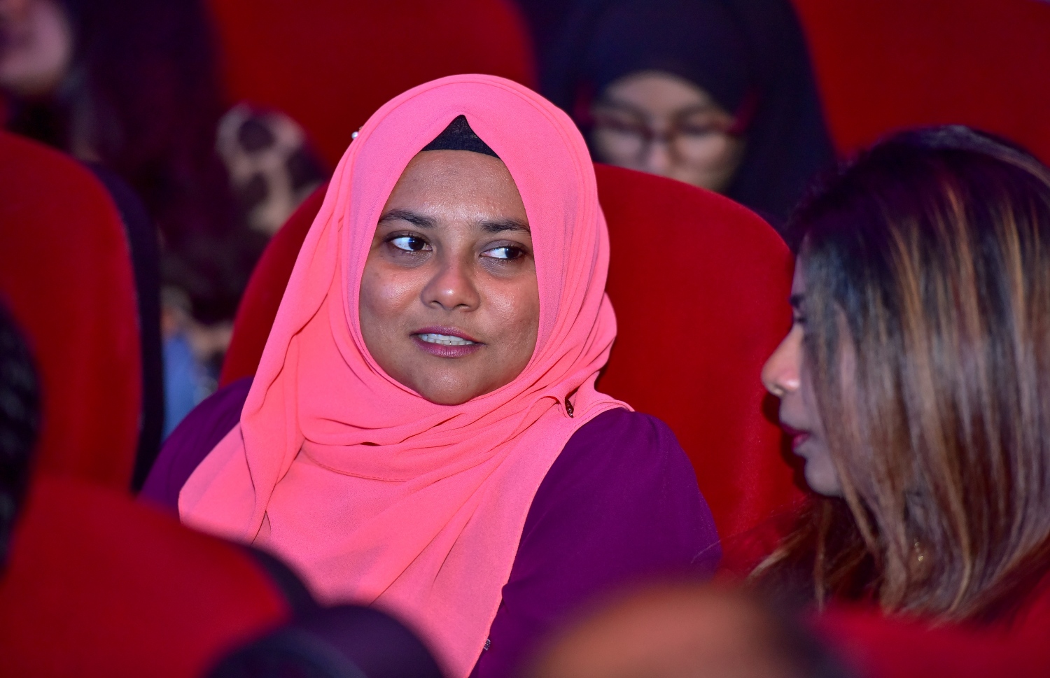 މާލެ: މޭ 25، 2017- "މިހާރު" ނޫހުގެ ލައިފް ސްޓައިލް މެގަޒިން "ދޯ" އަދި ވެބްސައިޓް އިފްތިތާހު ކުރުމަށް އޮލިމްޕަހުގައި ބޭއްވި ހާއްސަ ހަފްލާގައި ބައިވެރިވި ބައެއް މީހުން.---މިހާރު ފޮޓޯ: ނިޝާން އަލީ