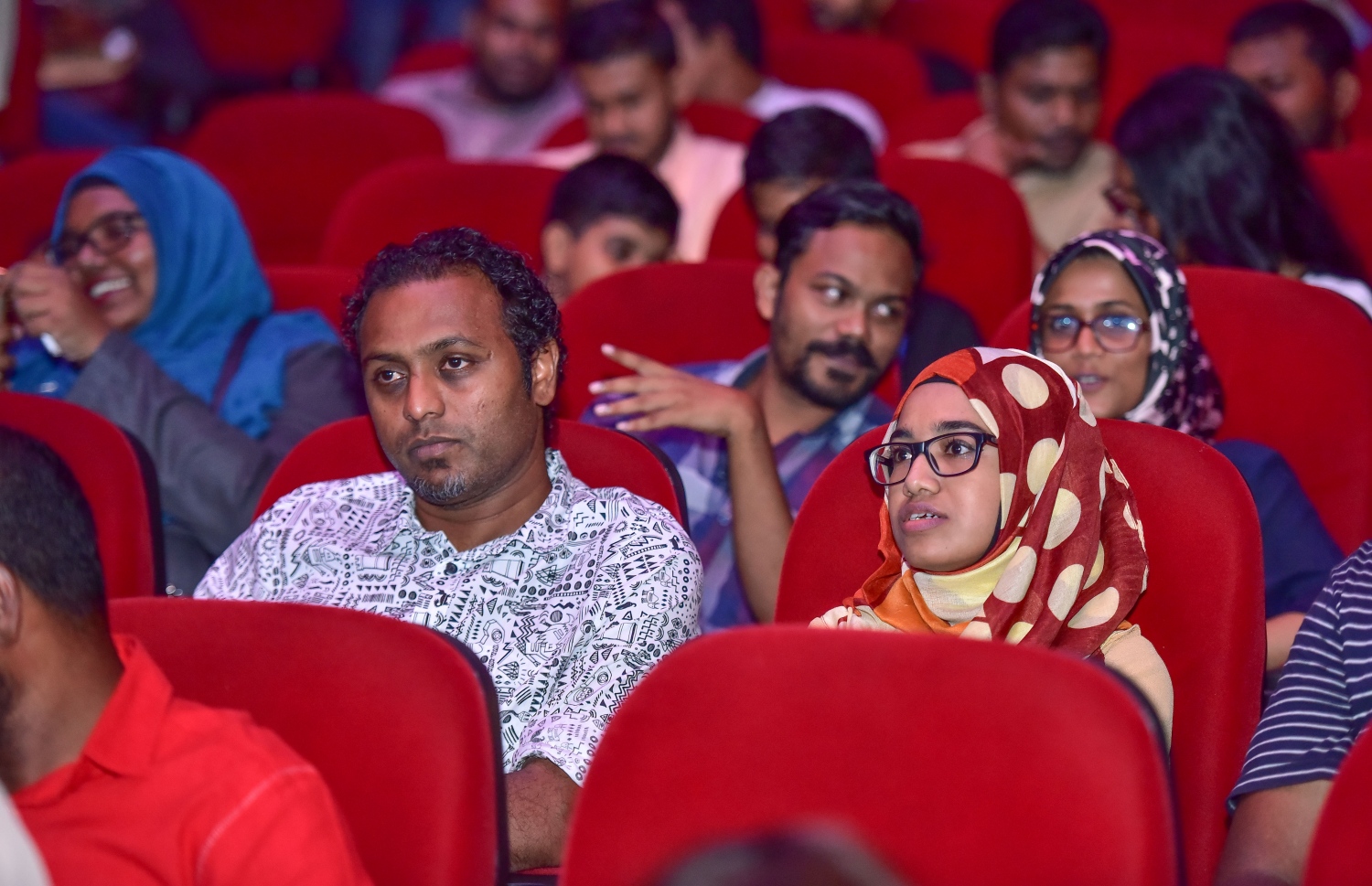 މާލެ: މޭ 25، 2017- "މިހާރު" ނޫހުގެ ލައިފް ސްޓައިލް މެގަޒިން "ދޯ" އަދި ވެބްސައިޓް އިފްތިތާހު ކުރުމަށް އޮލިމްޕަހުގައި ބޭއްވި ހާއްސަ ހަފްލާގައި ބައިވެރިވި ބައެއް މީހުން.---މިހާރު ފޮޓޯ: ނިޝާން އަލީ