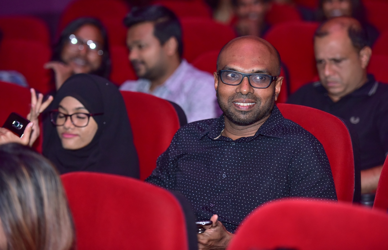 މާލެ: މޭ 25، 2017- "މިހާރު" ނޫހުގެ ލައިފް ސްޓައިލް މެގަޒިން "ދޯ" އަދި ވެބްސައިޓް އިފްތިތާހު ކުރުމަށް އޮލިމްޕަހުގައި ބޭއްވި ހާއްސަ ހަފްލާގައި ބައިވެރިވި ބައެއް މީހުން.---މިހާރު ފޮޓޯ: ނިޝާން އަލީ