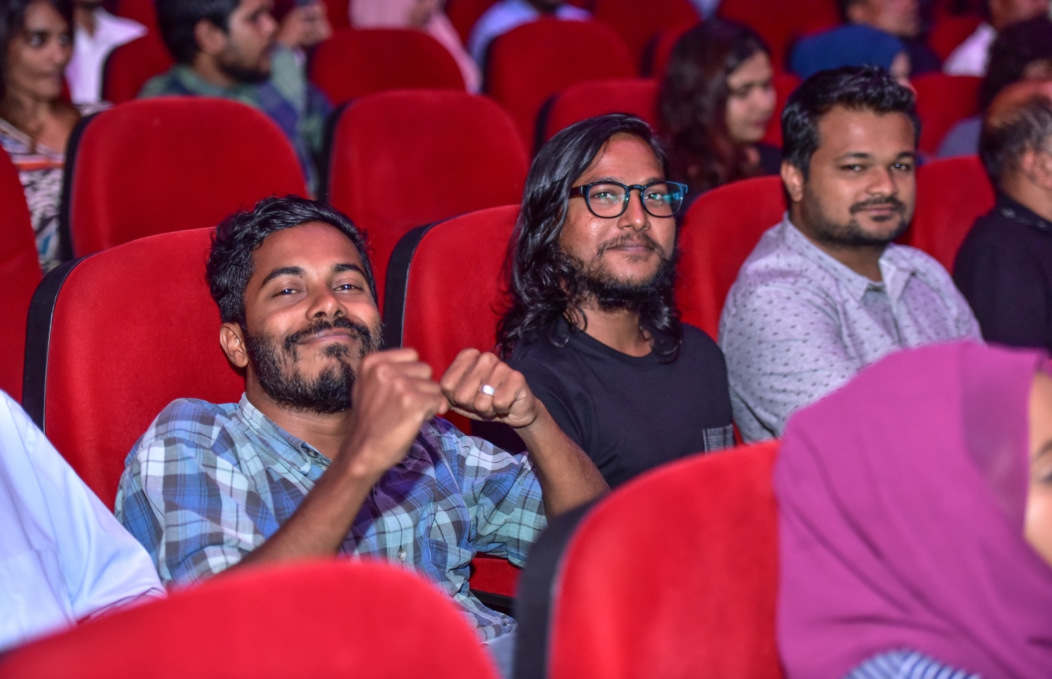 މާލެ: މޭ 25، 2017- "މިހާރު" ނޫހުގެ ލައިފް ސްޓައިލް މެގަޒިން "ދޯ" އަދި ވެބްސައިޓް އިފްތިތާހު ކުރުމަށް އޮލިމްޕަހުގައި ބޭއްވި ހާއްސަ ހަފްލާގައި ބައިވެރިވި ބައެއް މީހުން.---މިހާރު ފޮޓޯ: ނިޝާން އަލީ